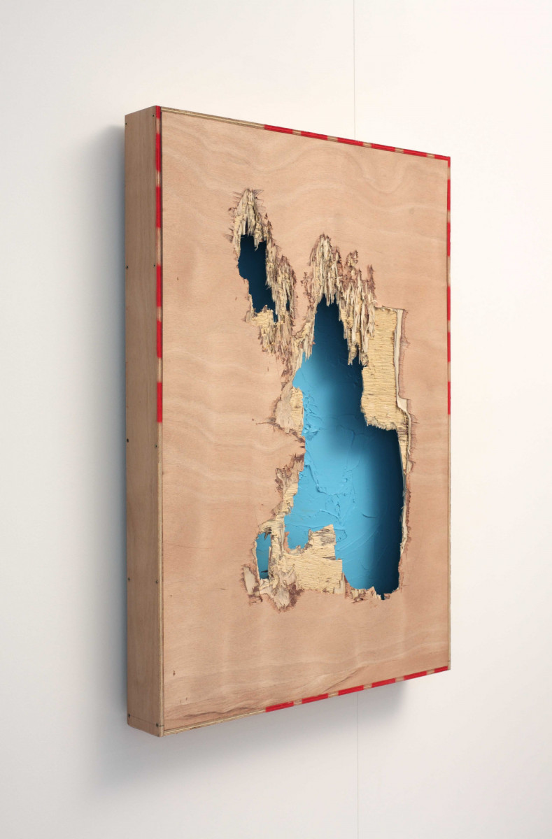 IsabelleFerreira_2011_wall box (M404)_2